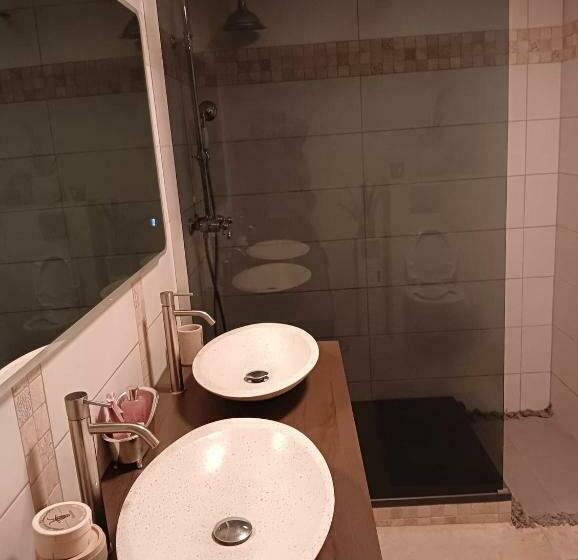 민박 Chambre D Hote Familiale De La Maison Bleue