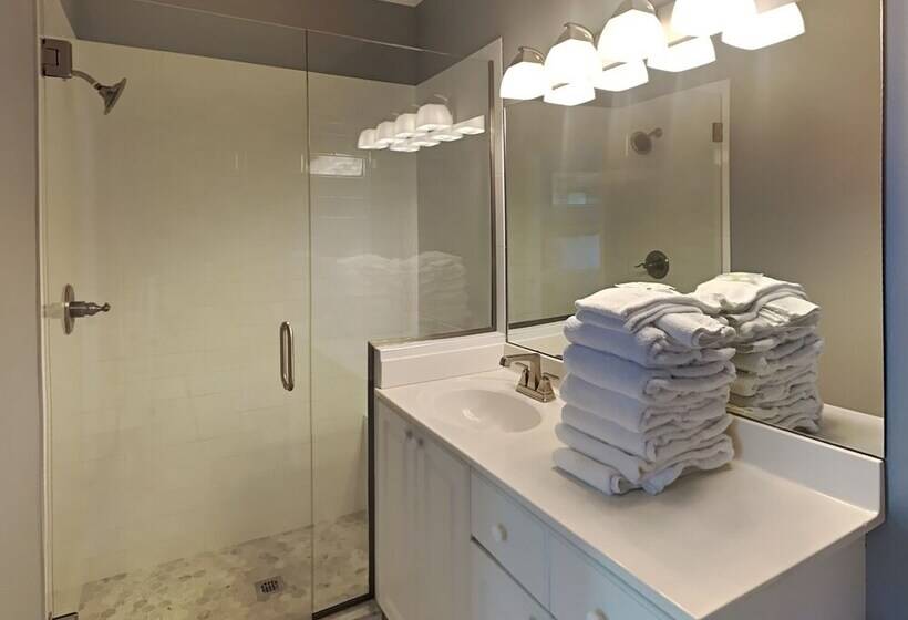 Gulf Place Spires #16b   Relaxation Station