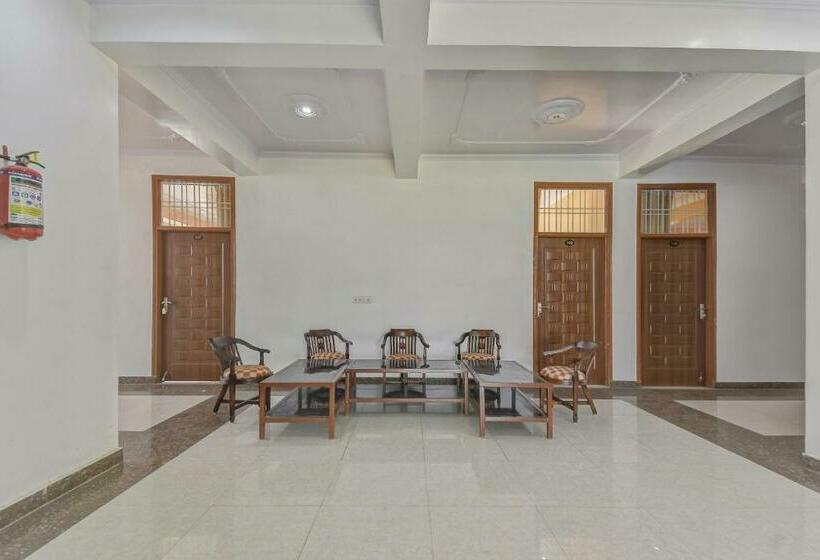 Collection O Hotel Gulmohar