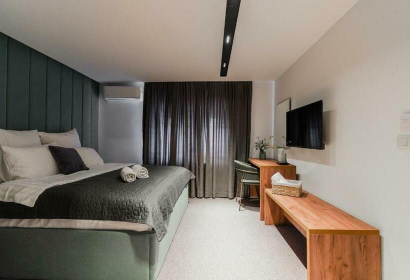 هتل The White Tree