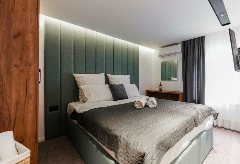 هتل The White Tree