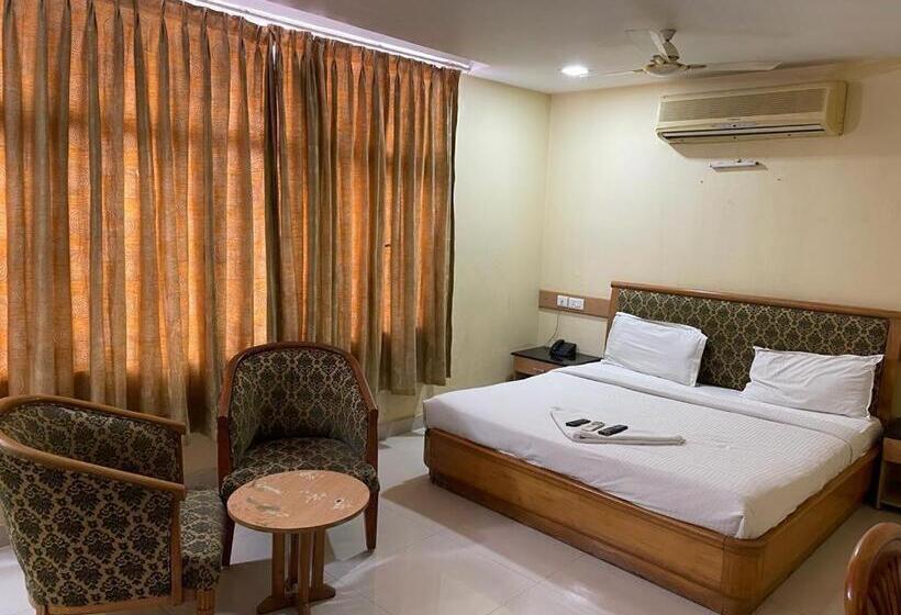 Nakshatree Hotels, Maruthi Residency  Mogappair