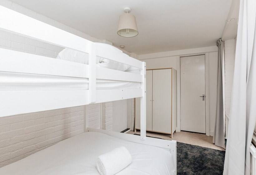 Park End House   Parking, Pet Friendly