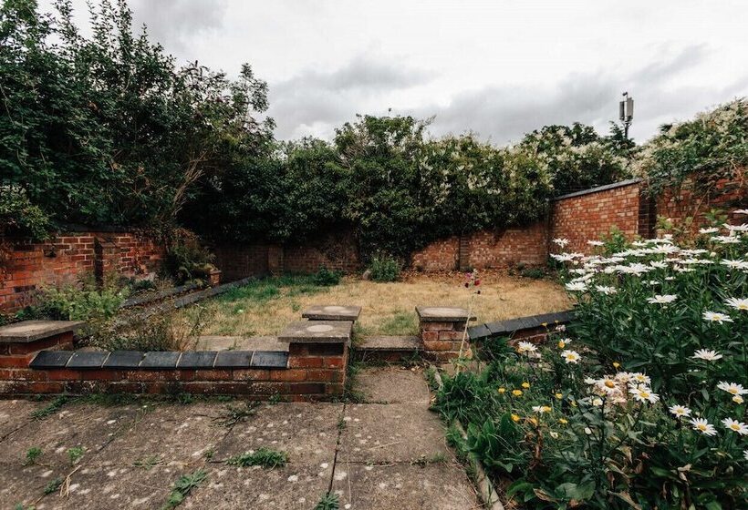 Park End House   Parking, Pet Friendly