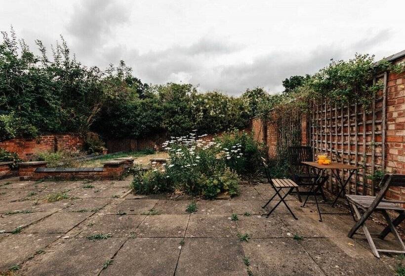 Park End House   Parking, Pet Friendly