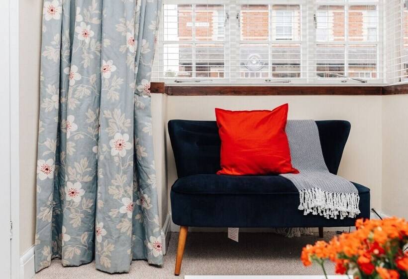 Park End House   Parking, Pet Friendly