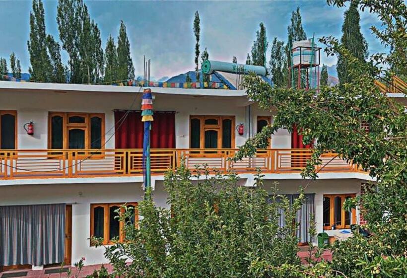 بنسيون Kharchung Guest House