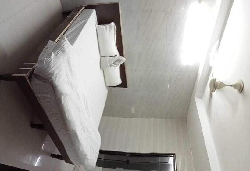 Pop Hotel Dwarka Inn Near Dwarka Mor Metro Station