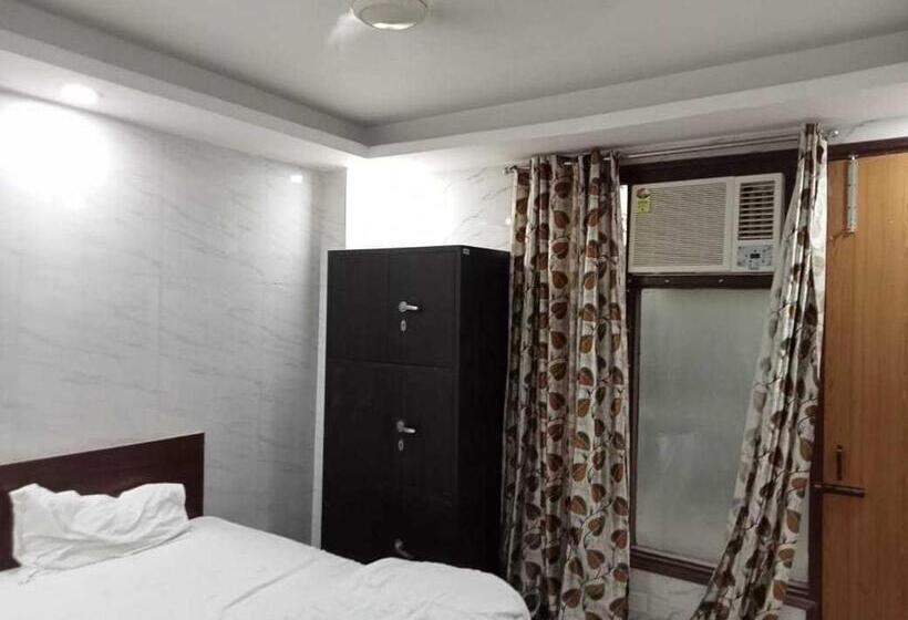 Pop Hotel Dwarka Inn Near Dwarka Mor Metro Station