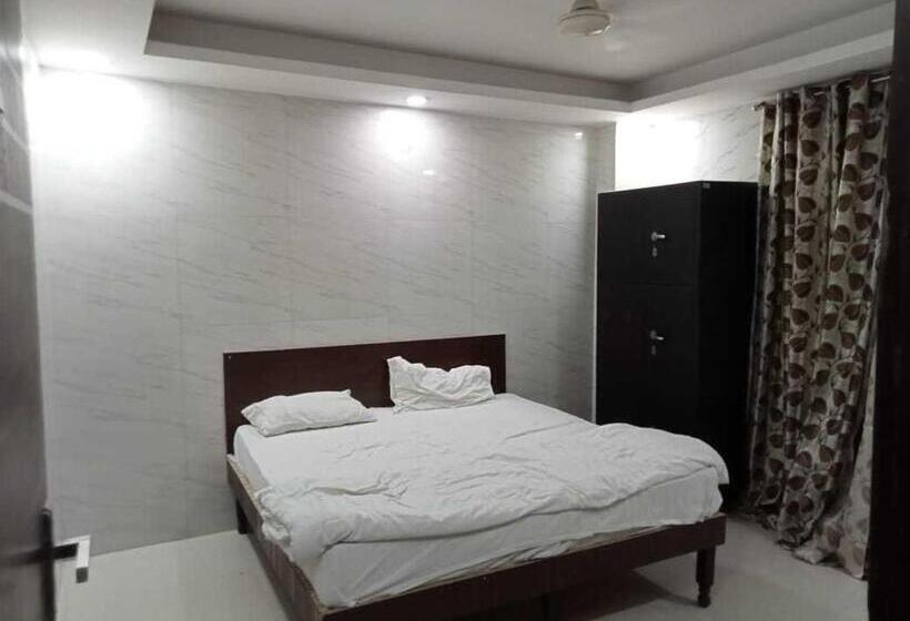 Pop Hotel Dwarka Inn Near Dwarka Mor Metro Station