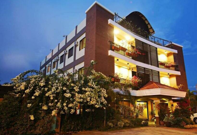 בית מלון כפרי Reddoorz Plus @ Conclave  Davao City