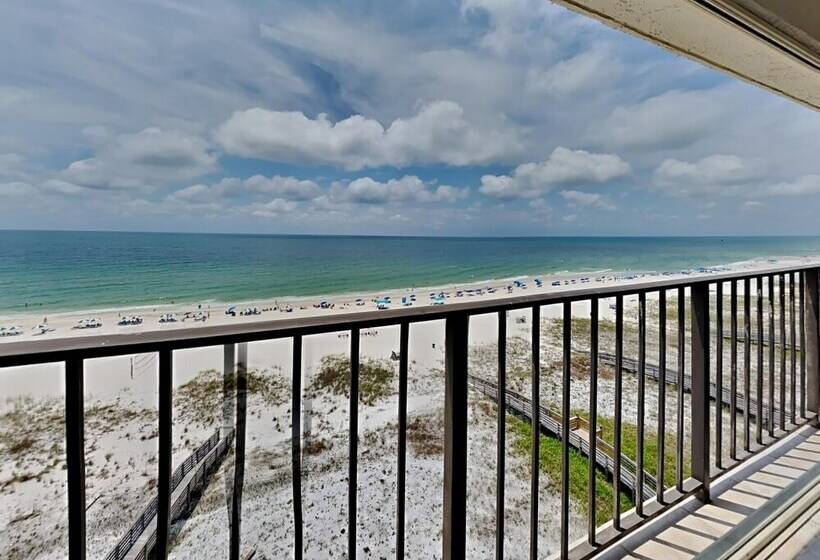 Shipwatch Surf & Yacht By Southern Vacation Rentals