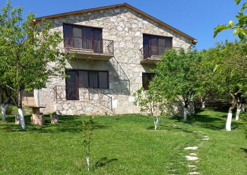 ベッドアンドブレックファースト Guest House Ijevan S Garden