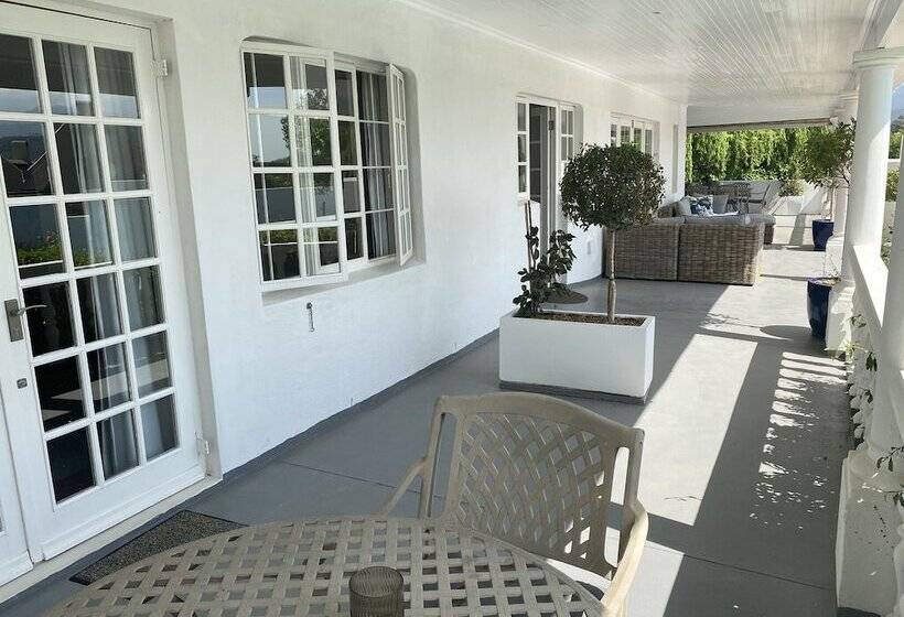 تختخواب و صبحانه Mirabelle Guesthouse