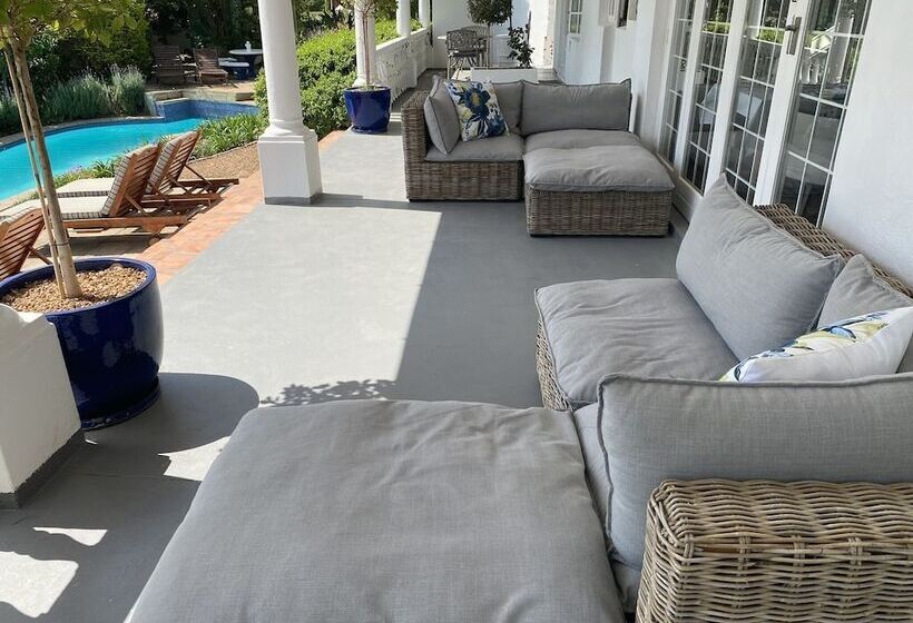 تختخواب و صبحانه Mirabelle Guesthouse