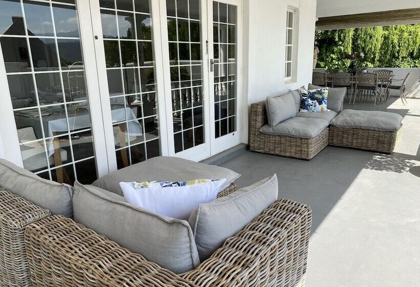 تختخواب و صبحانه Mirabelle Guesthouse