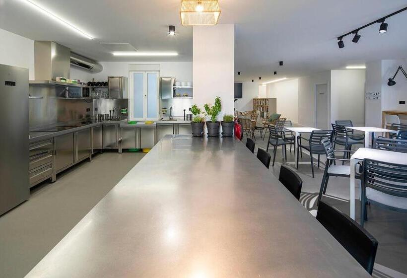 Bulezen Urban Hostel