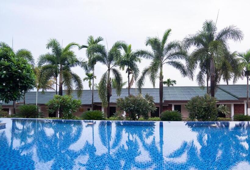 Greenleaf The Resort & Spa, Ganpatipule