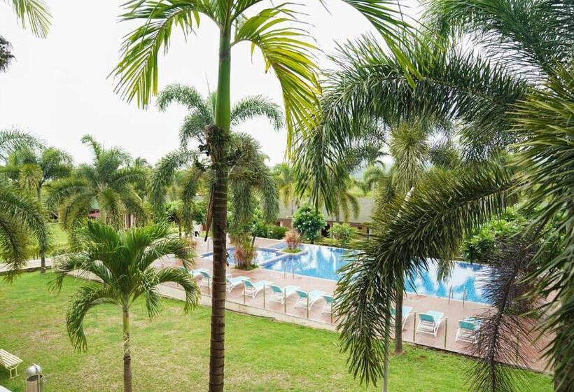 Greenleaf The Resort & Spa, Ganpatipule