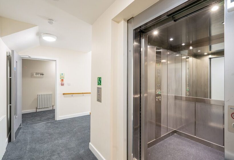 בית מלון כפרי Dc, Stratford