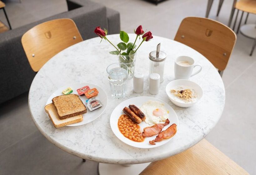 בית מלון כפרי Dc, Stratford