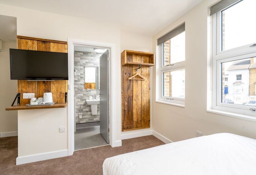 בית מלון כפרי Dc, Stratford