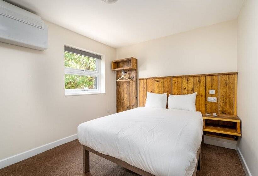 בית מלון כפרי Dc, Stratford