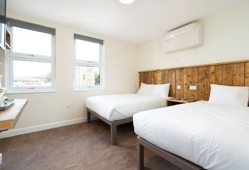 בית מלון כפרי Dc, Stratford