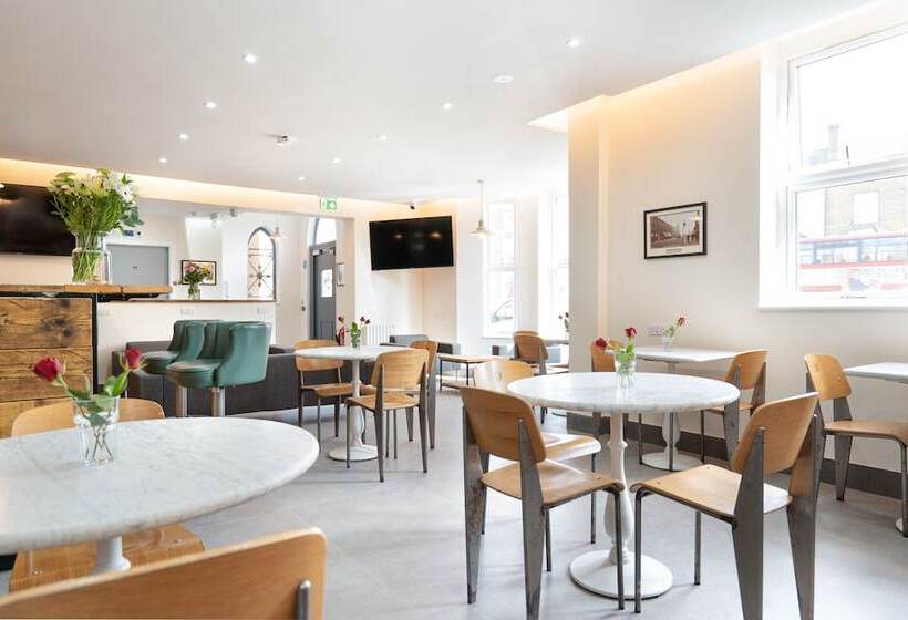 בית מלון כפרי Dc, Stratford