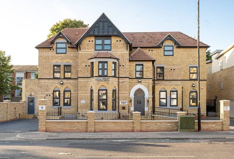 בית מלון כפרי Dc, Stratford