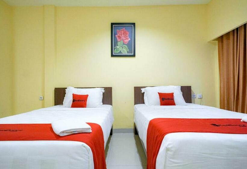 בית מלון כפרי Reddoorz Plus @ Jalan Fl Lumban Tobing Sibolga