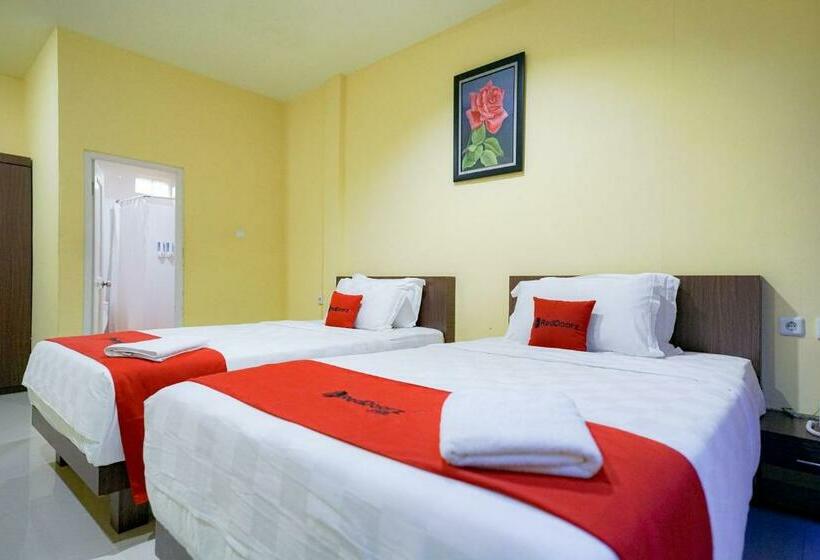 בית מלון כפרי Reddoorz Plus @ Jalan Fl Lumban Tobing Sibolga