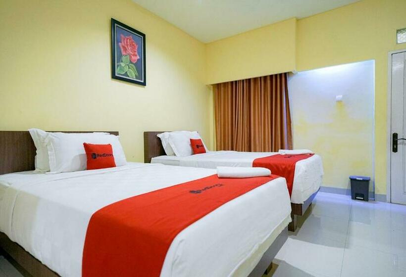 בית מלון כפרי Reddoorz Plus @ Jalan Fl Lumban Tobing Sibolga