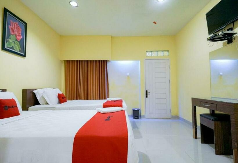 בית מלון כפרי Reddoorz Plus @ Jalan Fl Lumban Tobing Sibolga