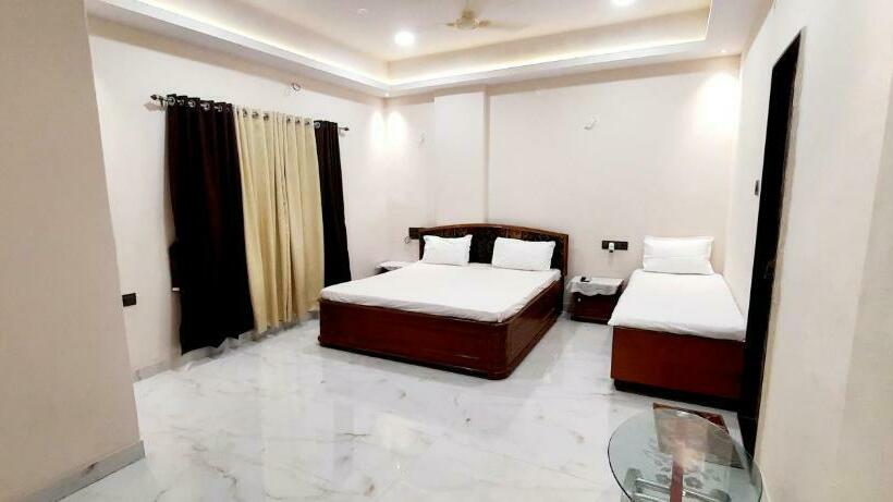 בית מלון כפרי Supushp Shirdi