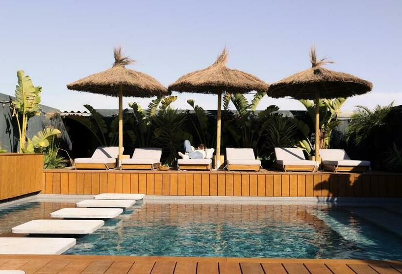 בית מלון כפרי The Salty Pelican Yoga & Surf Retreat