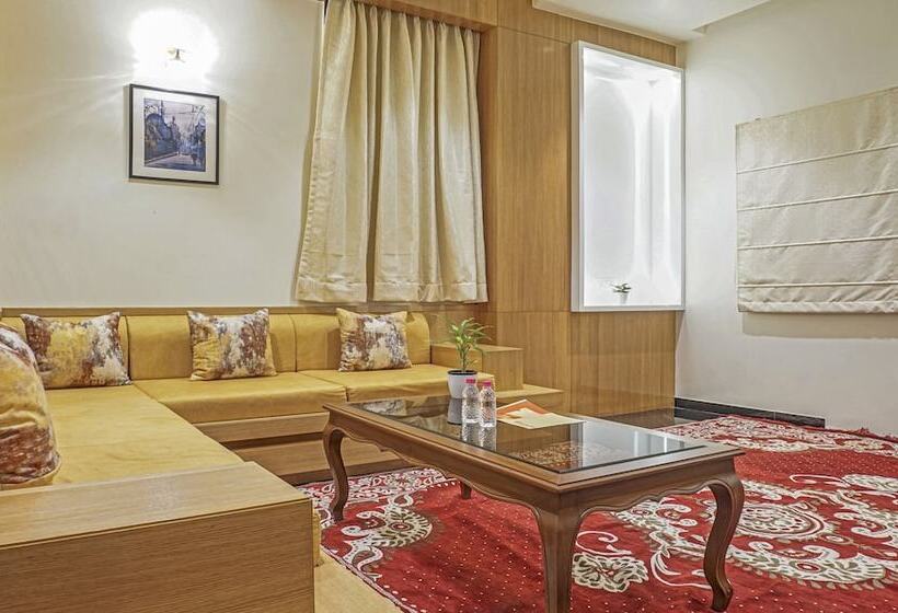 ホテル Treebo The Utsav, Nashik