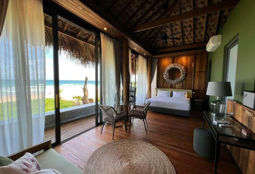 אתר נופש Sealord Naithon Beachfront Villa
