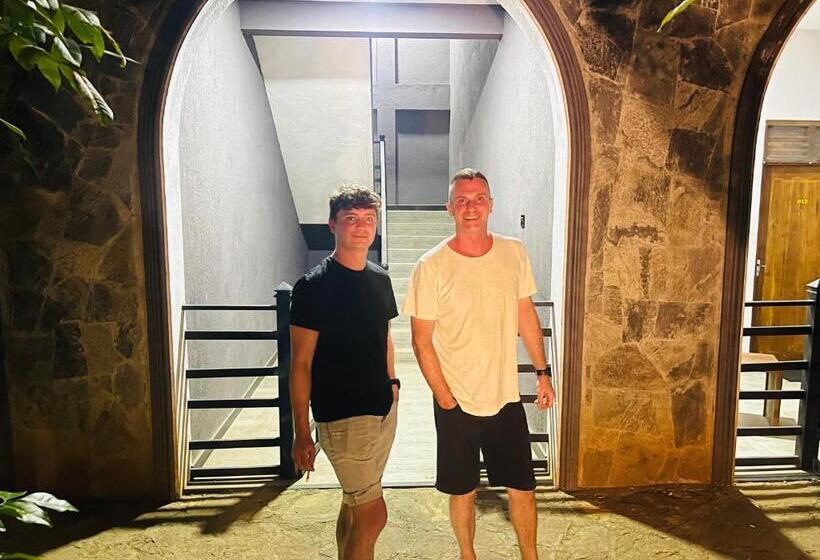 فندق C B S Resort Udawalawe