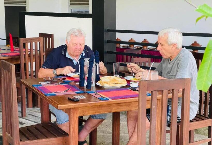 فندق C B S Resort Udawalawe