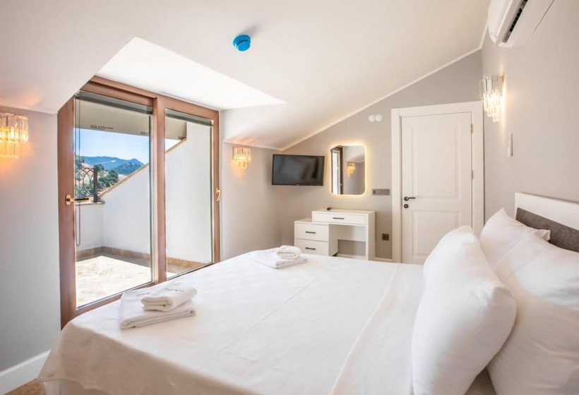Luxury Flat With Jacuzzi On The Balcony In Kas