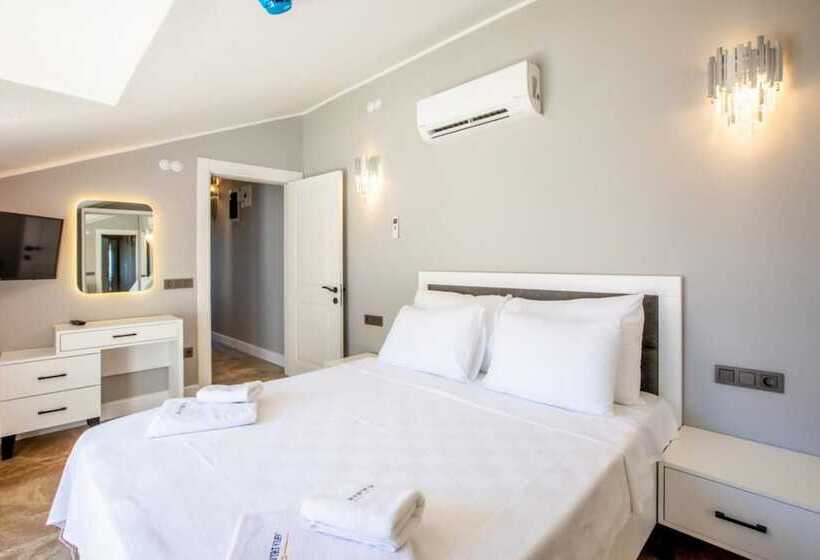 Luxury Flat With Jacuzzi On The Balcony In Kas