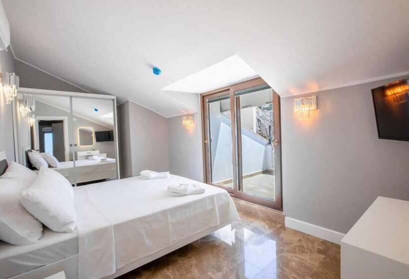 Luxury Flat With Jacuzzi On The Balcony In Kas