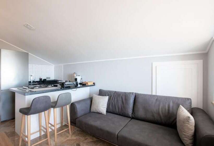 Luxury Flat With Jacuzzi On The Balcony In Kas