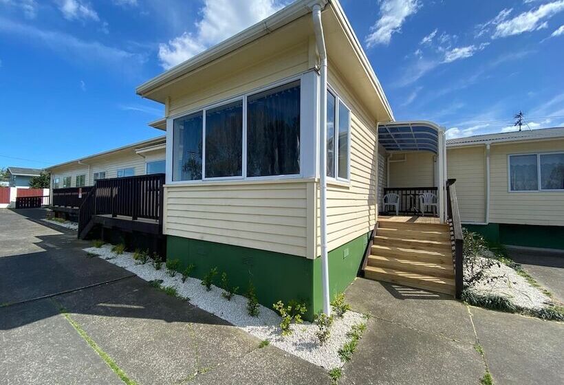 پانسیون Airport Westney Lodge