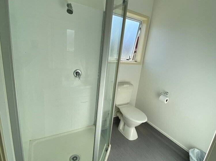 پانسیون Airport Westney Lodge