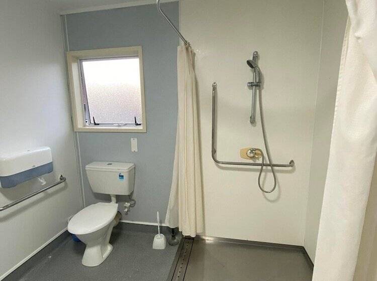 פנסיון Airport Westney Lodge