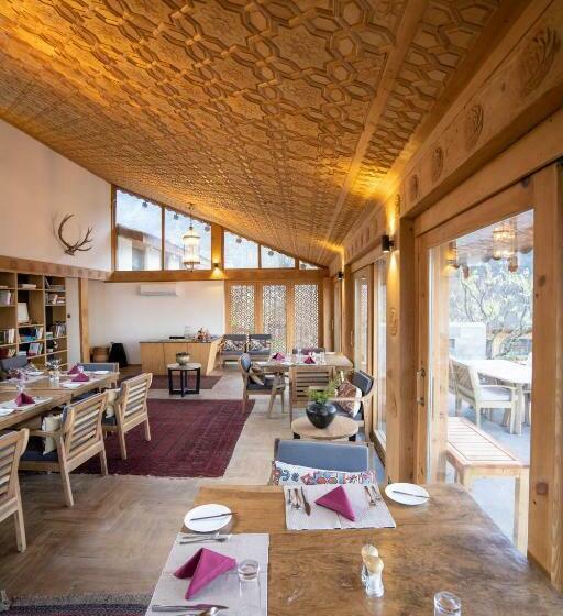 리조트 Qayaam Gah