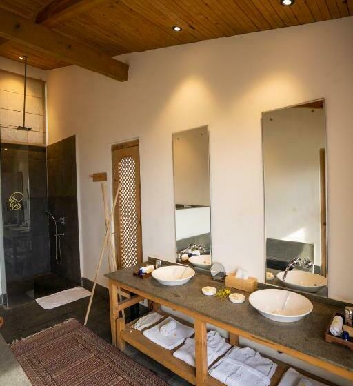 리조트 Qayaam Gah