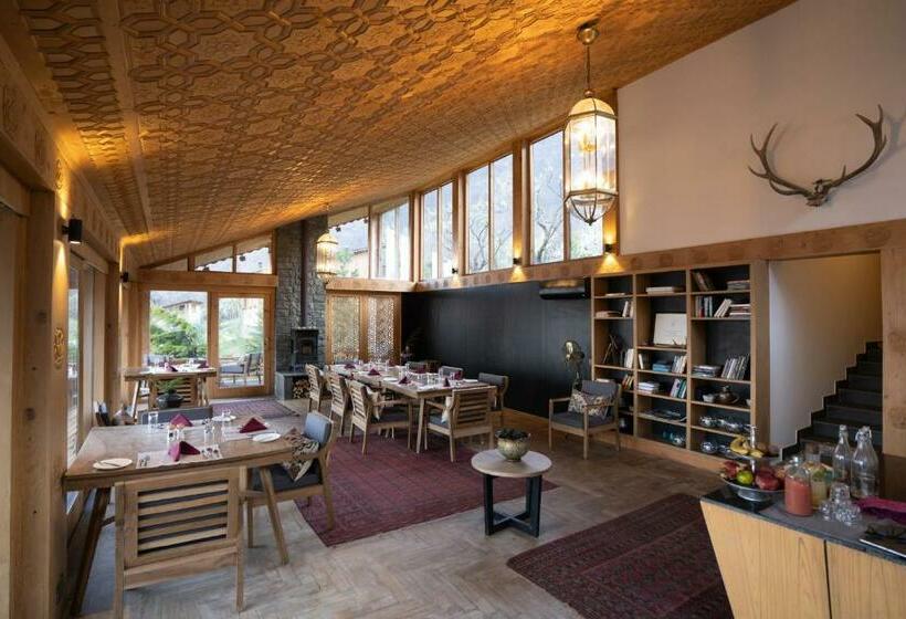 אתר נופש Qayaam Gah